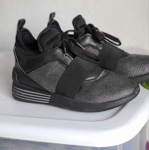 Kendall & Kylie black Sneakers 8.5M